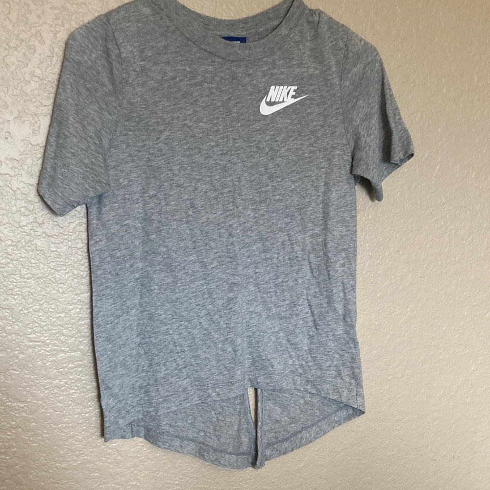 Girls Nike Gray Short Sleeve T- Shirt Back Ties Up Girls Size Large Cheer Active